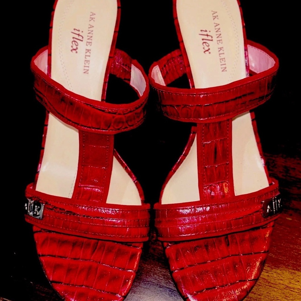 Anne Klein I-flex Bold Red Croc-Embossed Sandals Size 8